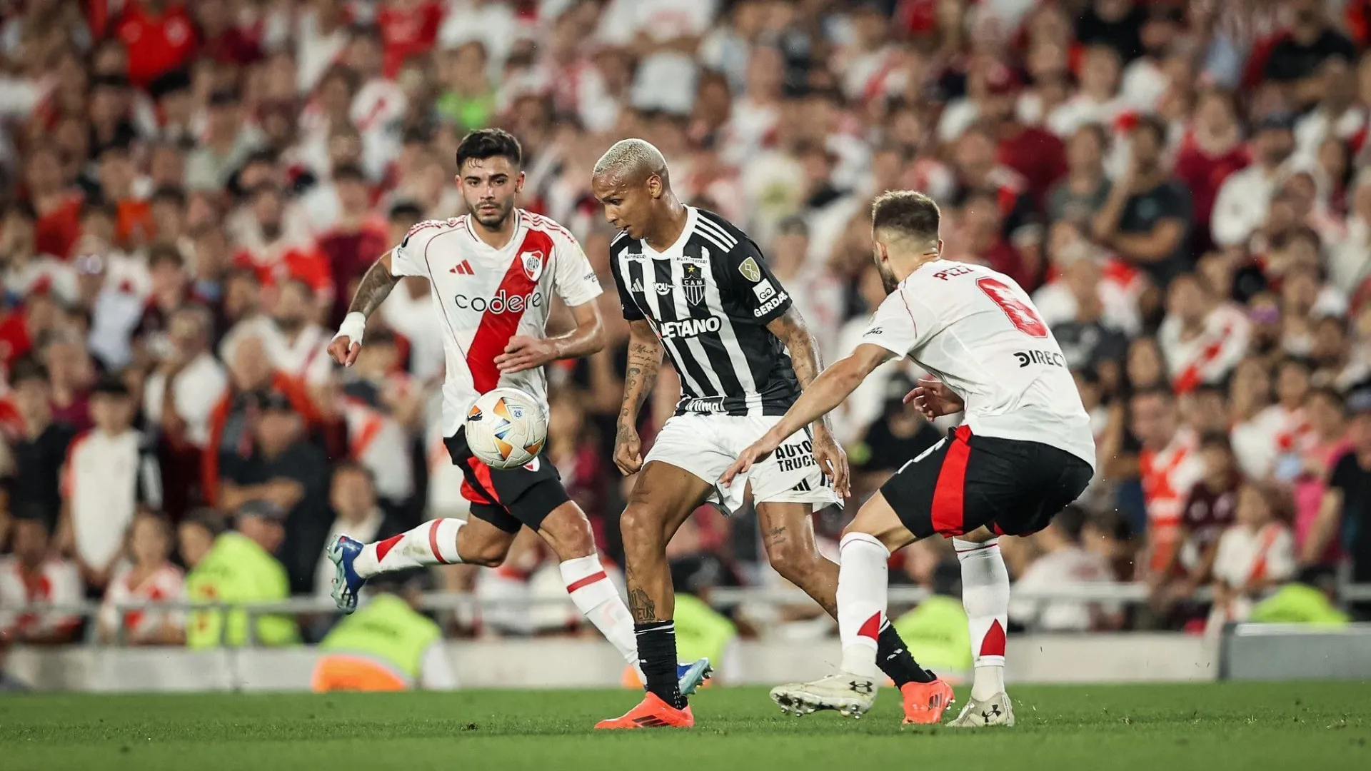 Atlético-MG segura River Plate e avança para a final da Libertadores