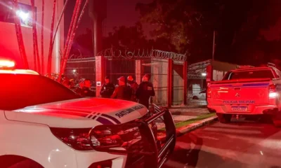 Polícia acompanha movimentação em frente à TV Acre/Rede Amazônica I Whidy Melo/ac24horas