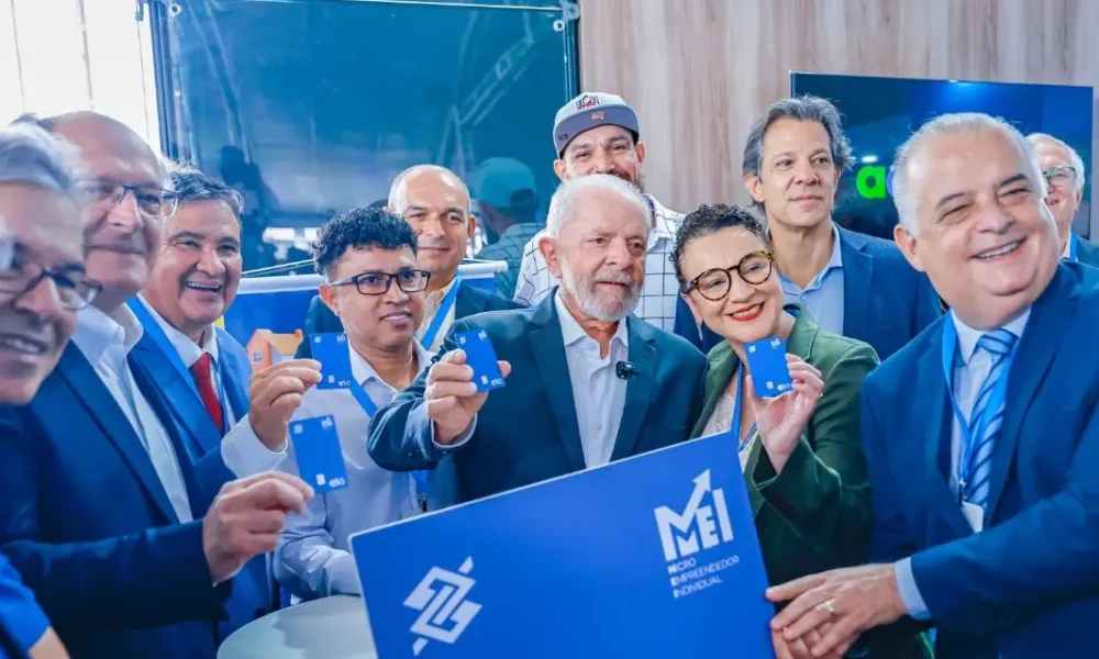 lula-mei O presidente Luiz Inácio Lula da Silva (PT), o vice-presidente Geraldo Alckmin (PSB) e os ministros Márcio França (Empreendedorismo), Fernando Hadad (Fazenda) e Wellington Dias (Assistência Social), em lançamento de programa destinado aos micro e pequenos empreendedores (Foto: Ricardo Stuckert/PR)