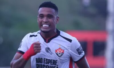 Neris comemora gol marcado pelo Vitória contra o Fluminense no Brasileirão