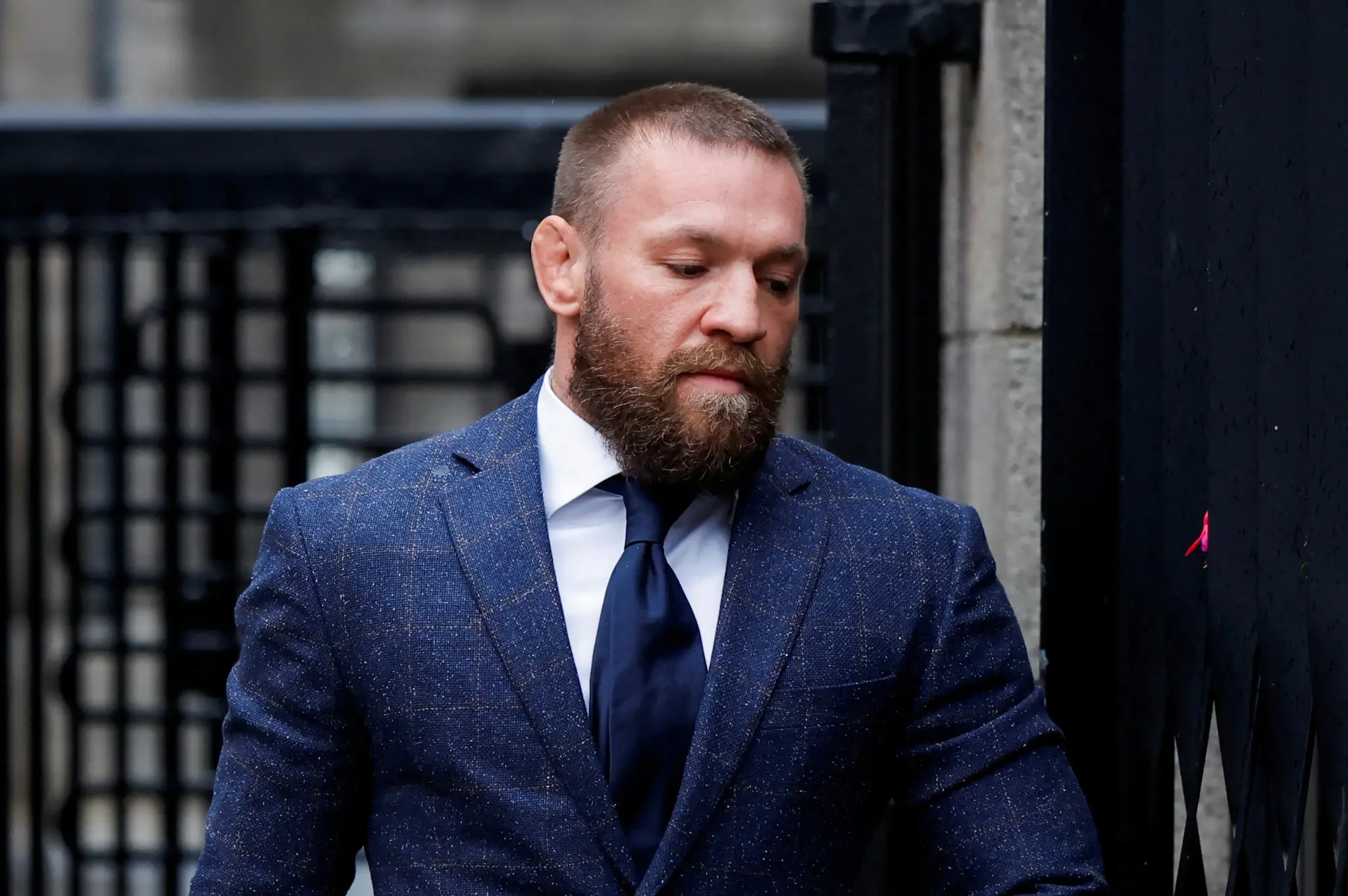 Júri considera Conor McGregor culpado pela acusação de estupro na Irlanda