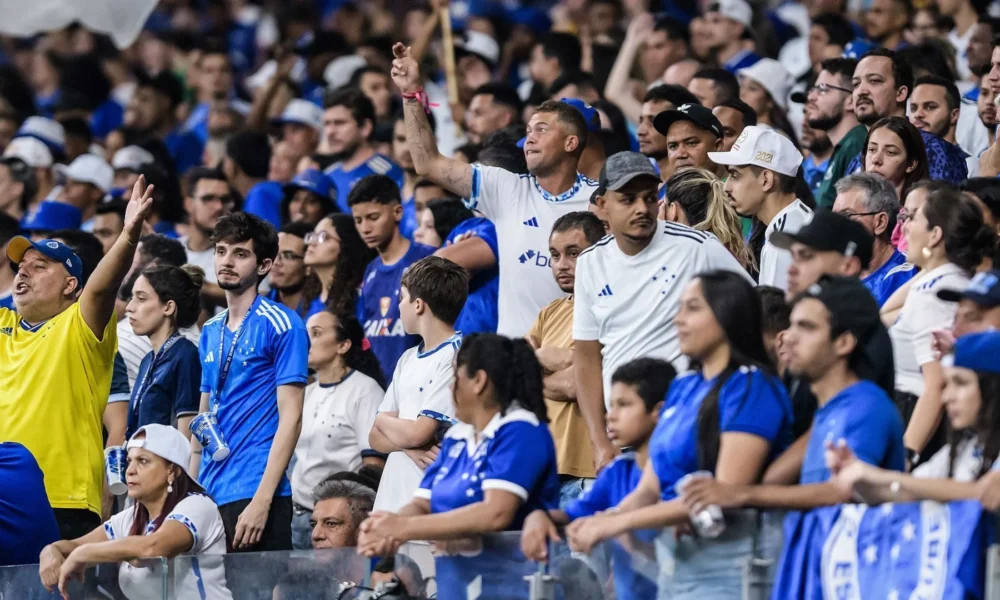 Torcida cruzeirense em partida Cruzeiro x Bahia, no Mineirão, em Belo Horizonte • Foto: Gustavo Aleixo/Cruzeiro
