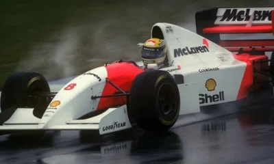 Senna conduzindo a McLaren MP4/5B • Divulgação/Fórmula 1