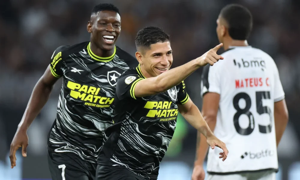 Botafogo e Vasco duelaram no Nilton Santos pela 32ª rodada do Brasileirão • Vítor Silva/Botafogo