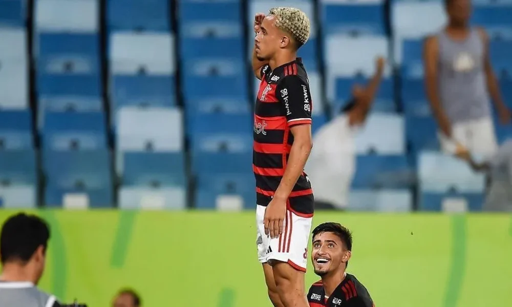 Matheus Gonçalves comemora com feito para o Flamengo nos acréscimos • Marcelo Cortes / CRF