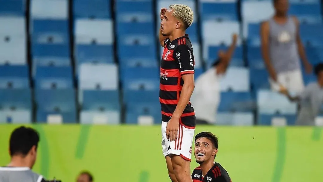 Brasileirão: com destaque da base, Flamengo vira contra o Cuiabá no apagar das luzes