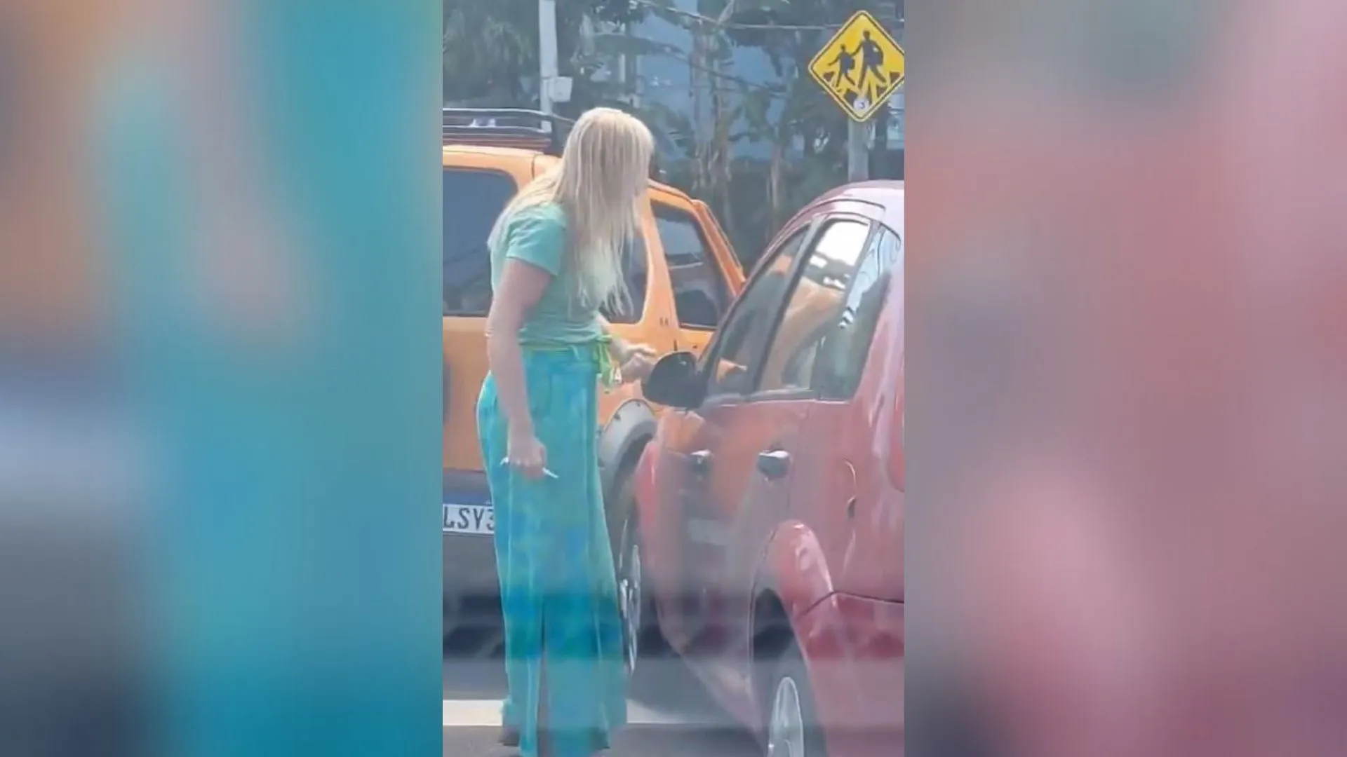 Vídeo: mulher é levada em cima de carro após discussão no trânsito no Leblon