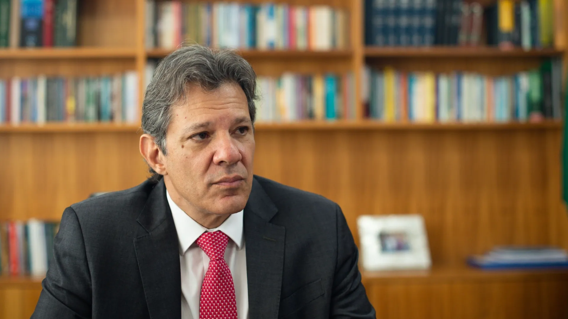 Fernando Haddad anunciará pacote fiscal e isenção no IR para quem ganha até R$ 5 mil