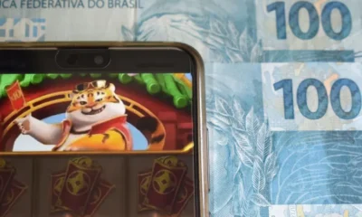 FTA20240607081 Jogo do Tigrinho invade redes sociais e incomodam usuários. Jogo é cassino online e promete altos ganhos de dinheiro. Centenas de pessoas registraram boletim de ocorrência em São Paulo • Daniel Cymbalista/FotoArena/Estadão Conteúdo