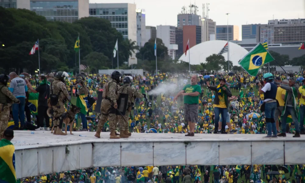 FUP20230108266 Manifestantes bolsonaristas invadem o Congresso Nacional na cidade de Brasília, no dia 8 de janeiro de 2023 (Foto: MATHEUS W ALVES/FUTURA PRESS/FUTURA PRESS/ESTADÃO CONTEÚDO)
