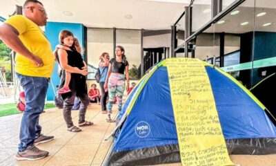 Famílias têm dormido em barracas e colchões I Whidy Melo/ac24horas