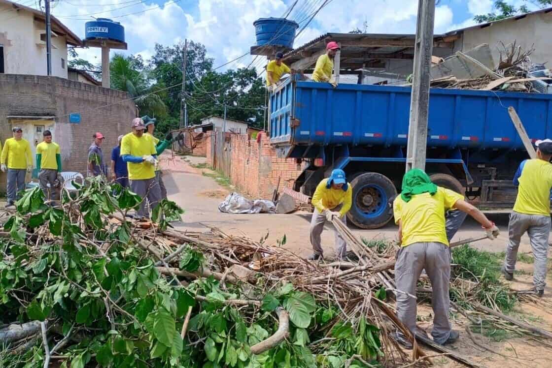 Mais de 112 toneladas de entulho são retiradas do Igarapé São Francisco