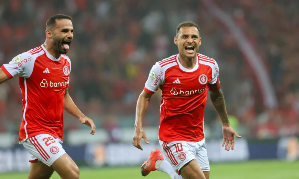 Inter-Criciuma-Brasileirao-Alan-Patrick-e1730860605805 Alan Patrick abriu o placar da vitória para o Internacional • Ricardo Duarte / Internacional