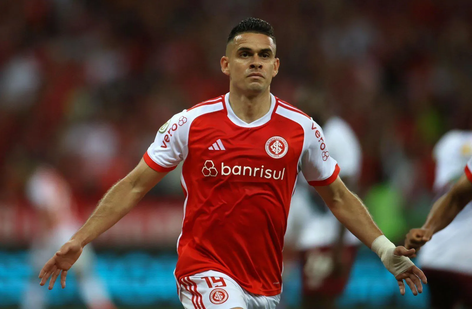 Internacional vence o Fluminense no Beira-Rio e volta ao G-4 do Campeonato Brasileiro