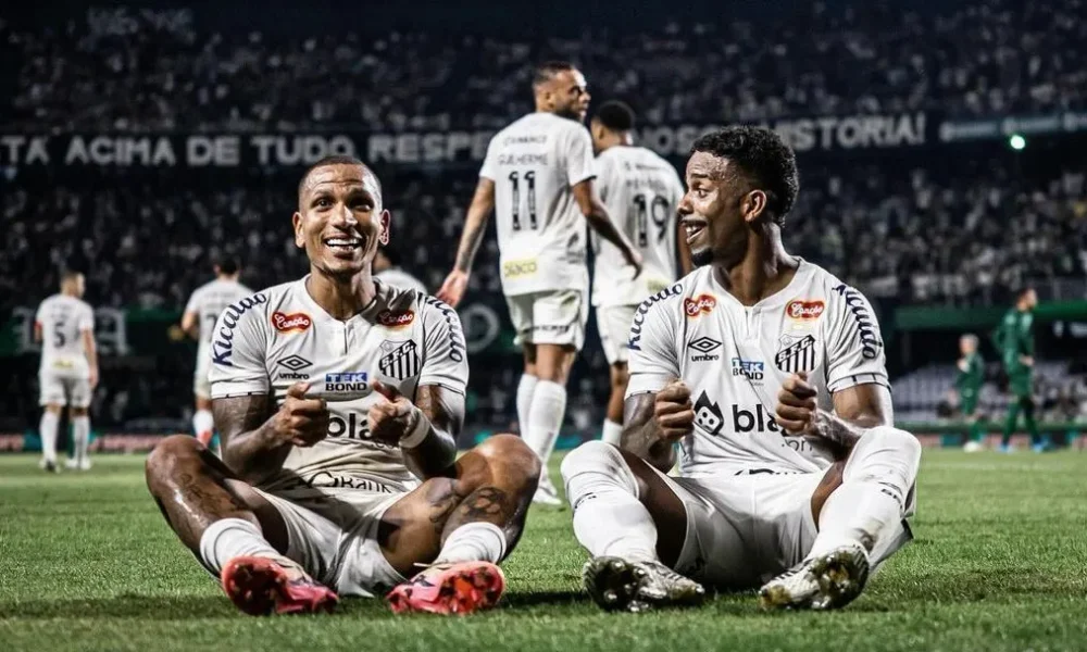 Santos vence Coritiba, no Couto Pereira, e garante acesso à Série A do Brasileirão • Raul Baretta / Santos FC
