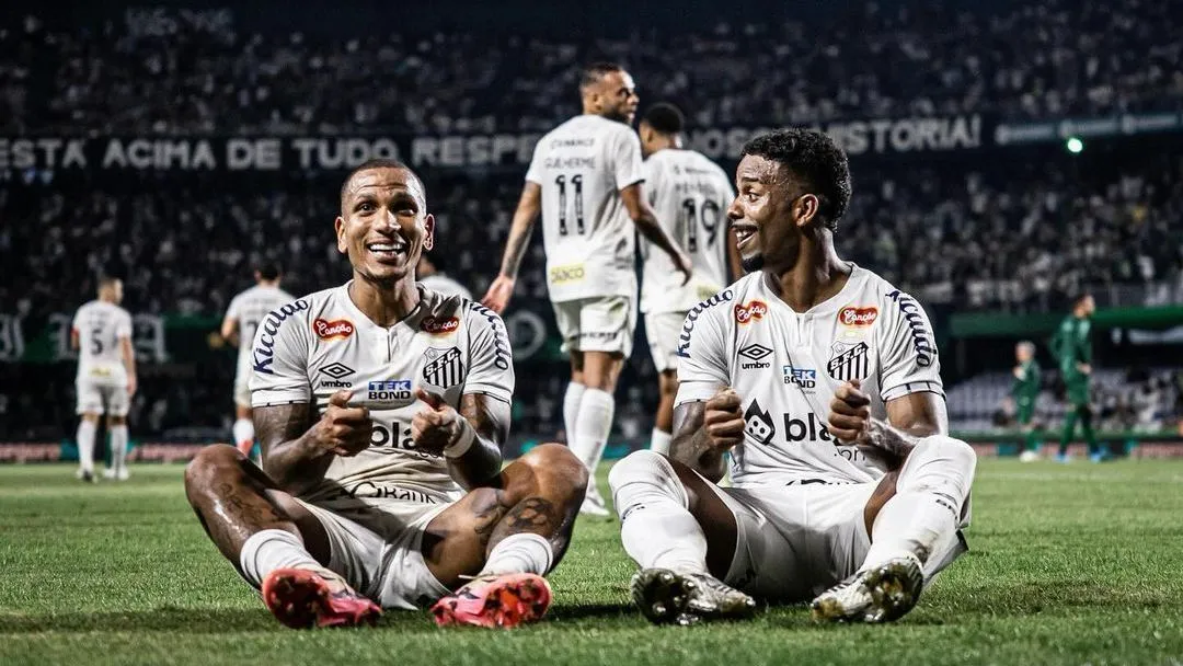 Santos vence Coritiba e confirma acesso à Série A do Campeonato Brasileiro