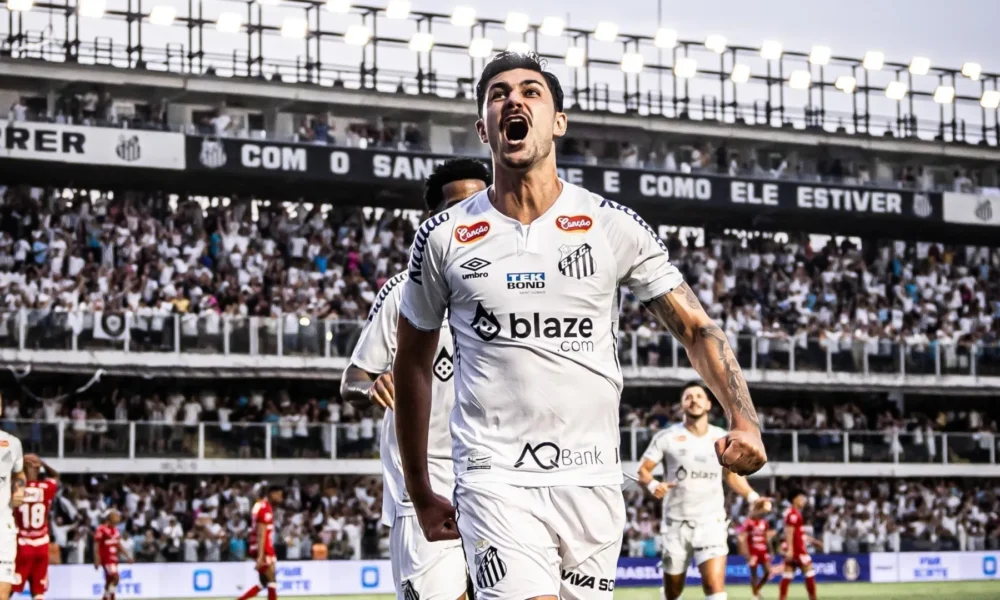 João Basso fez gol do Santos contra o Vila Nova, em jogo da Série B • Raul Baretta / Santos FC