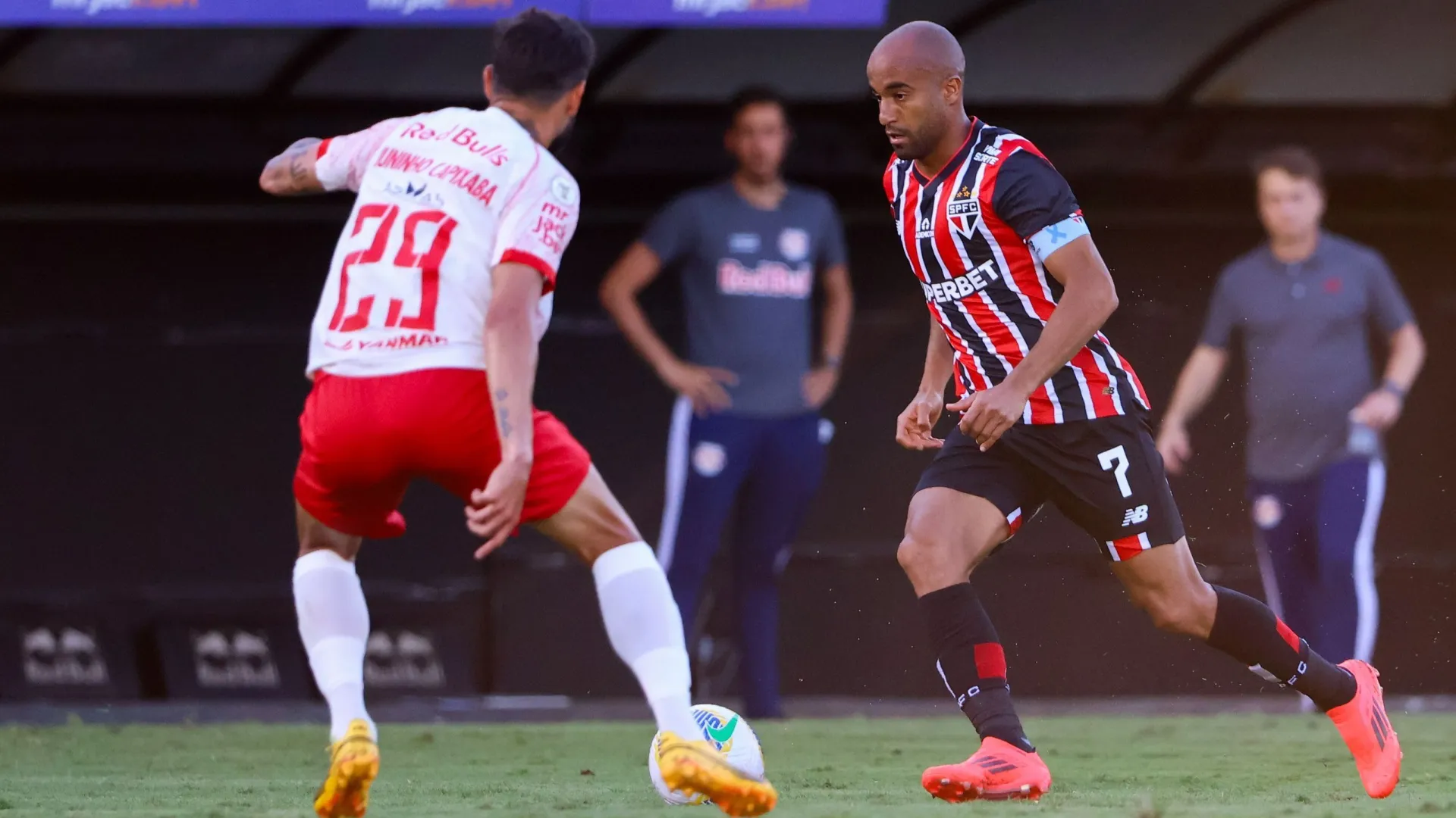São Paulo busca empate contra Bragantino, que segue no Z4 do Campeonato Brasileiro