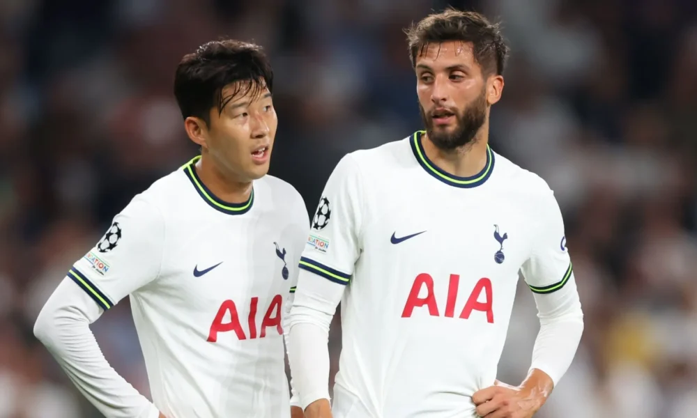 Son e Bentancur durante jogo do Tottenham • Marc Atkins/Getty Images
