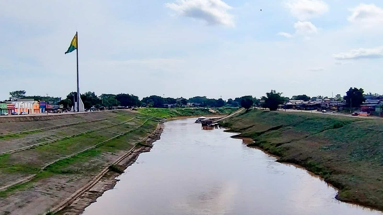 Rio Acre continua oscilando e marca 2,08 metros na capital