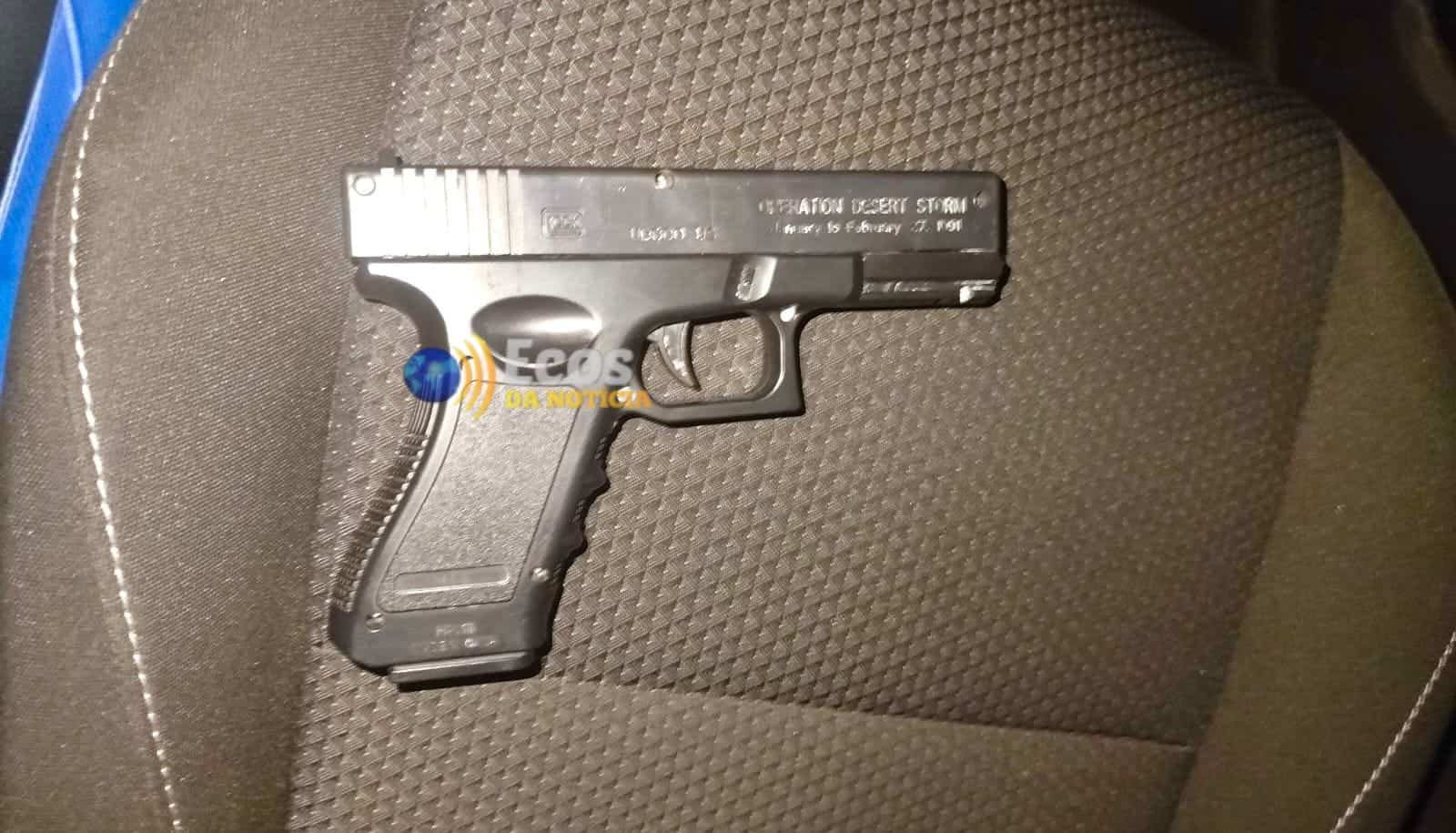 PM prende dupla após assalto em parada de ônibus em Rio Branco