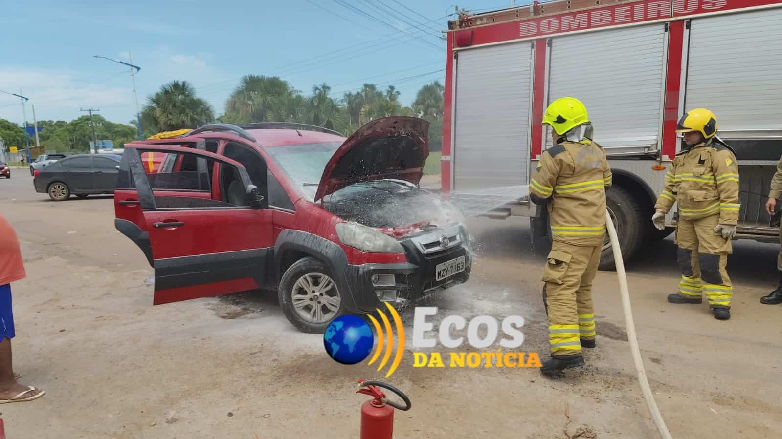 Pane elétrica causa incêndio em motor de automóvel e deixa mulher com queimaduras na rodovia AC-40