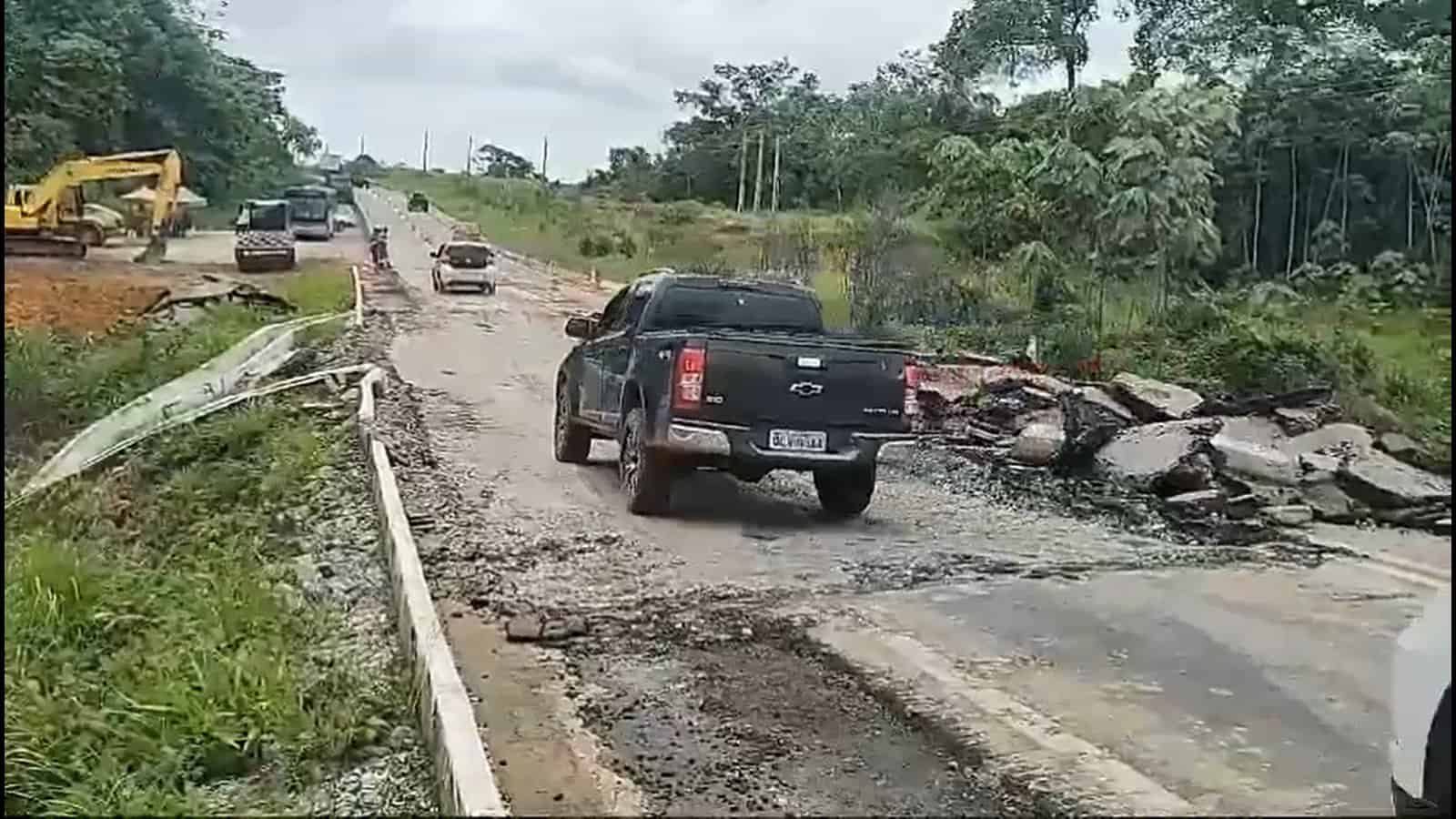 Dnit vai liberar tráfego de veículos a cada uma hora durante obra de recuperação na BR-317, próximo a Epitaciolândia
