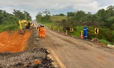 Obras continuam na manhã desta terça-feira (19) — Foto: Dnit