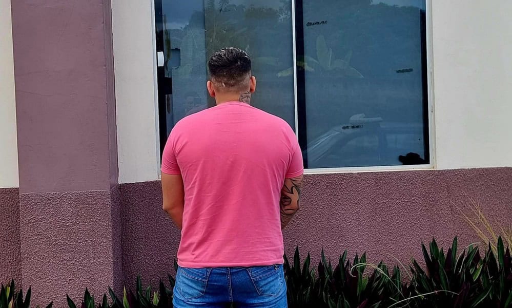 Líder de facção, conhecido por histórico criminal, é detido por ordenar “disciplina” a usuário de drogas.