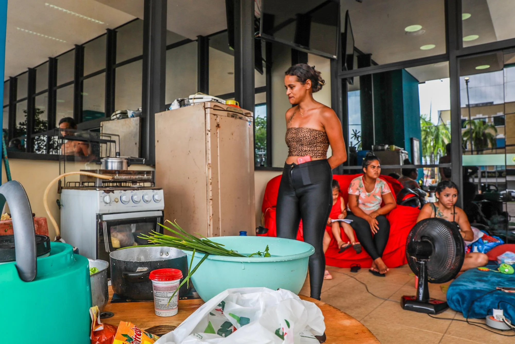 Acampados na Aleac ficam sem assistência devido impasse entre Estado e Prefeitura