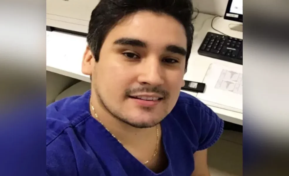 Falso médico compartilhava fotos trabalhando em hospitais. — Foto: Reprodução