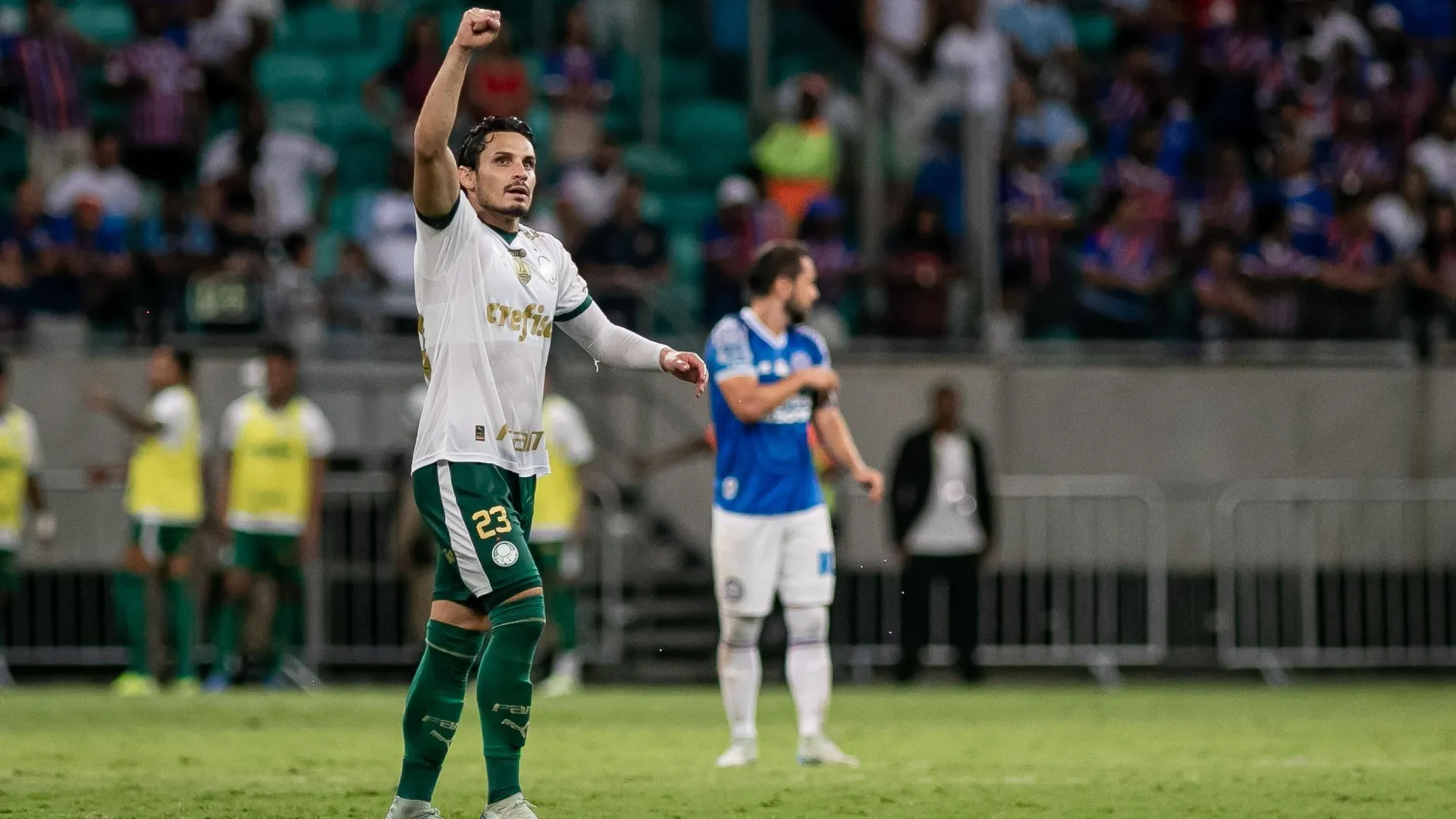 Palmeiras vira sobre Bahia no fim e segue na briga pelo título do Campeonato Brasileiro