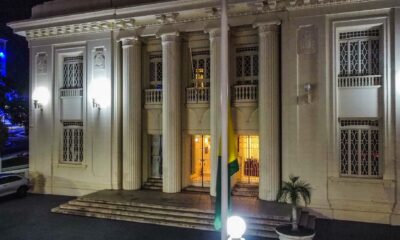 image1-38 Bandeira do Acre no Palácio Rio Branco está hasteada a meio mastro I Whidy Melo/ac24horas