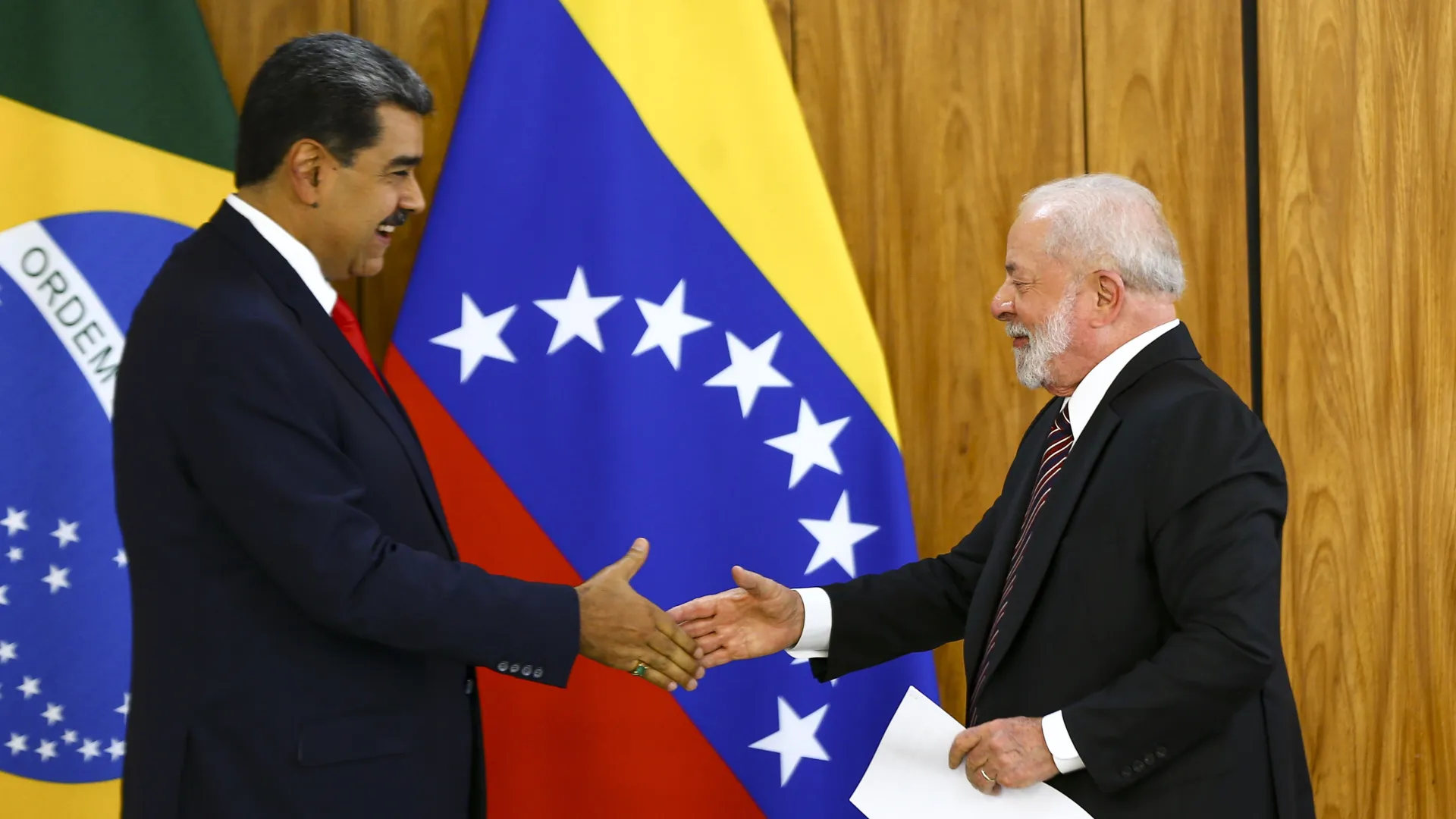 Após Maduro elogiar Lula, embaixador da Venezuela anuncia que voltará ao Brasil