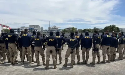 Agentes da Polícia Rodoviária Federal (PRF) durante treinamento (Foto: Divulgação/PRF)