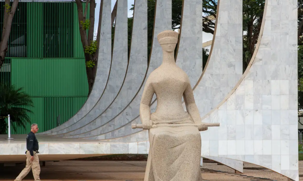 stf-justica Estátua da Justiça em frente ao prédio do Supremo Tribunal Federal (STF), na praça dos Três Poderes, em Brasília (Foto: Fabio Rodrigues-Pozzebom/ Agência Brasil)