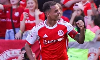 Alan Patrick, do Inter, comemora gol sobre o Bragantino em jogo do Campeonato Brasileiro
Imagem: Maxi Franzoi/AGIF