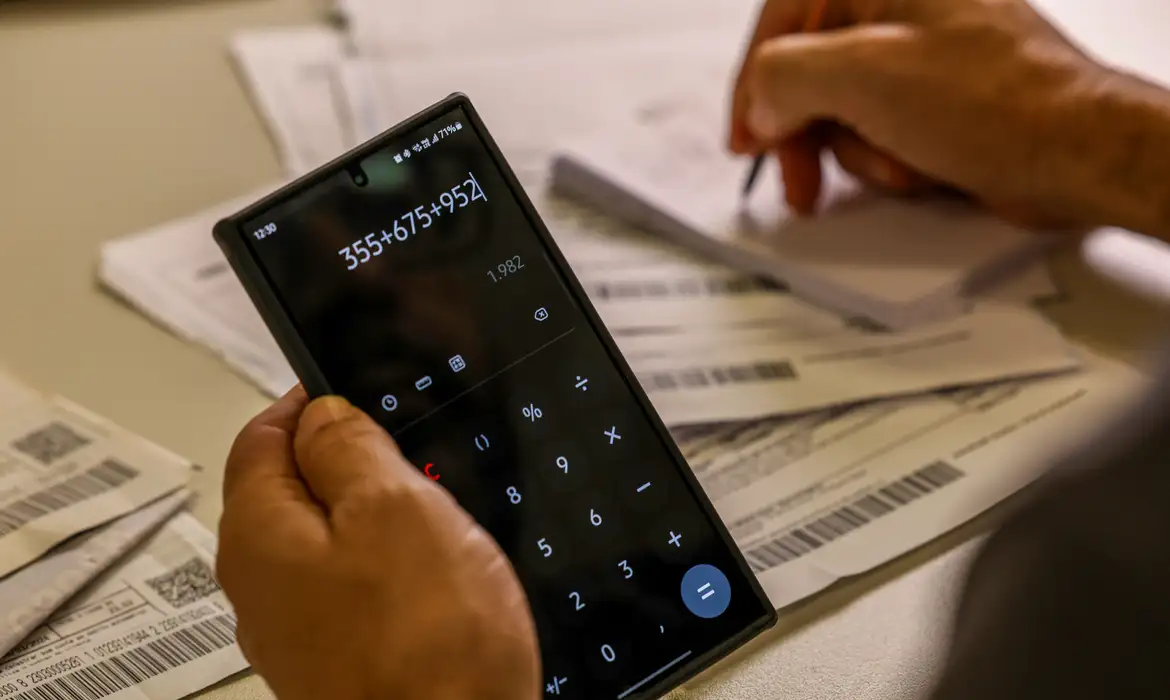 Atenção com os boletos: bancos funcionam nesta segunda-feira (30); depois só em 2025