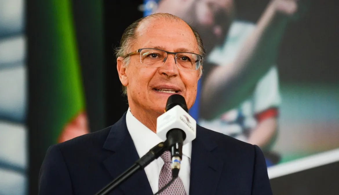 Alckmin assume agenda, mas Lula permanece presidente durante internação; entenda