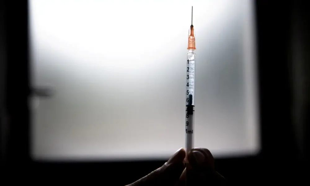 2024-09-04t141751z_1_lynxmpek830nn_rtroptp_4_health-mpox-africa-vaccinations © Reuters/Alain Jocard/Proibida reprodução