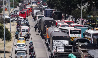 Trânsito durante protesto de caminhoneiros que bloquearam estradas devido ao aumento do preço do diesel, em Bogotá, Colômbia, - 04 /09/2024 (Foto: Nathalia Angarita/Reuters)