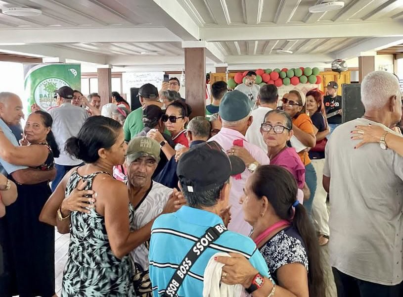 43b83d19-49d5-4381-8c3d-6f4014bdb3d8-1 Em comemoração aos 24 anos, população idosa foi prestigiar o evento. Foto: Ingrid Andrade/Sead