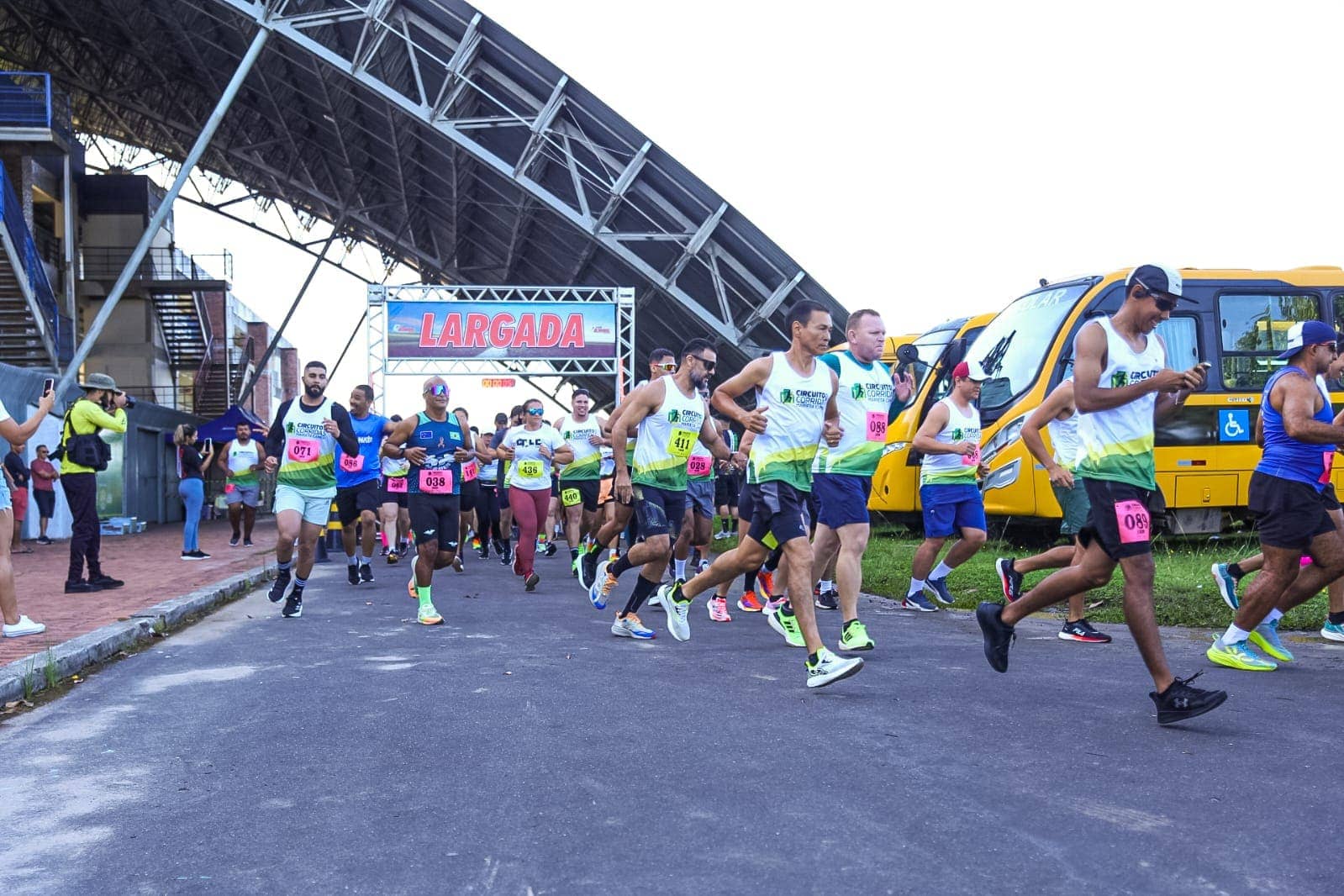 Circuito de Corridas Marieta Cameli reúne atletas em manhã de superação e saúde na Arena do Juruá