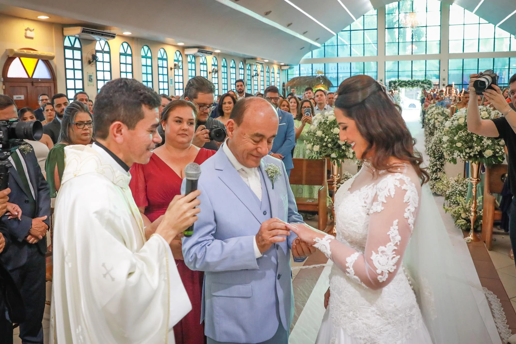 Tião Bocalom e Kellen se casam em Rio Branco em cerimônia na Igreja Santa Inês