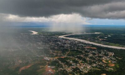 CRUZEIRO-DO-SUL-DE-CIMA-FRIO-1000×600 Imagem feita por drone mostrando chuva em Cruzeiro do Sul, Acre - Foto: Sérgio Vale