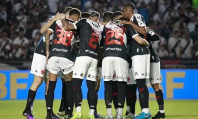 Jogadores do Vasco da Gama durante partida contra o Atlético-GO em 30 de novembro de 2024 em São Januário. Foto: Matheus Lima/Vasco da Gama/Divulgação