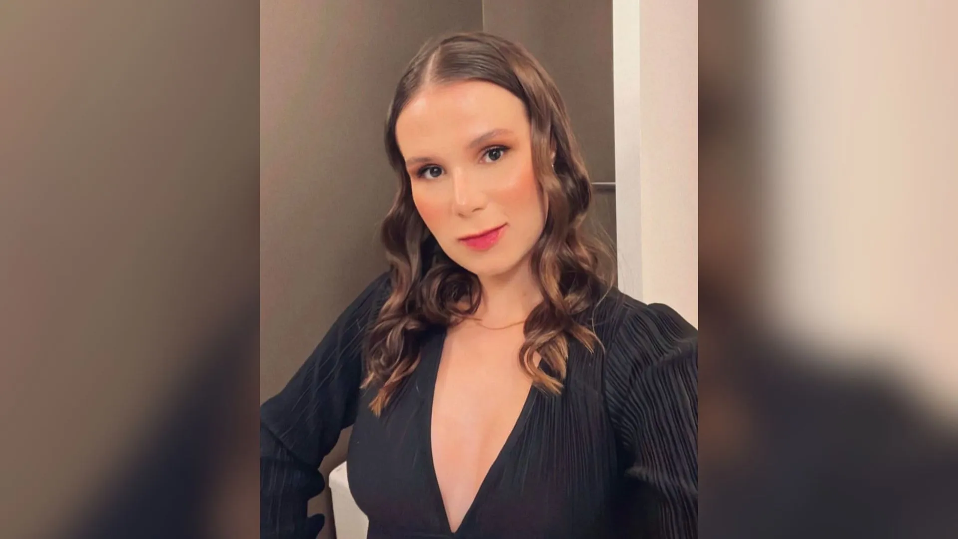 Mulher que recusou janela de avião a criança bate 1 milhão de seguidores