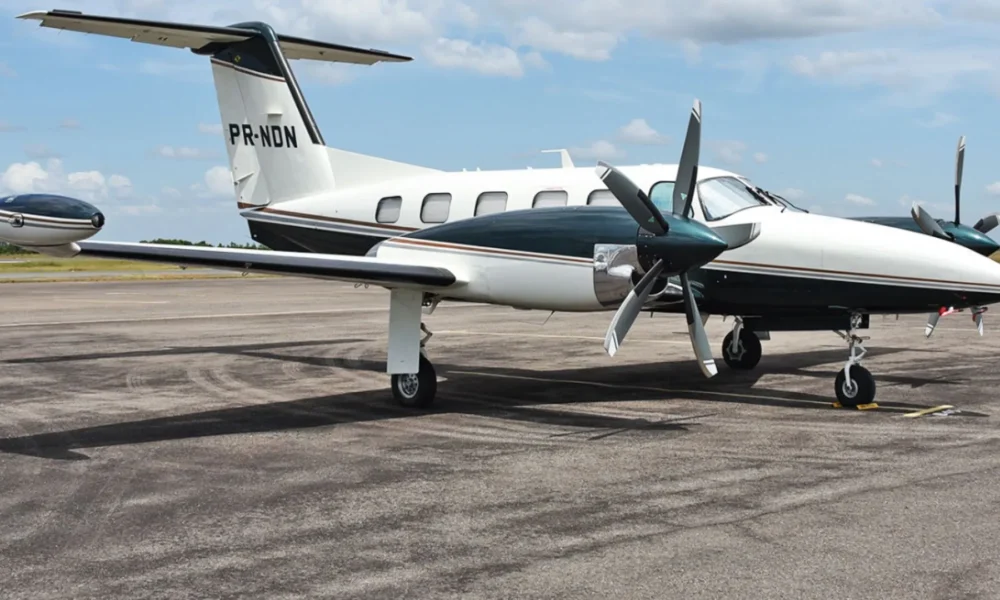 Aeronave Piper PA-42-1000 Cheyenne 400, fabricada em 1990. • Flight Radar/Thiago Almeida Denz