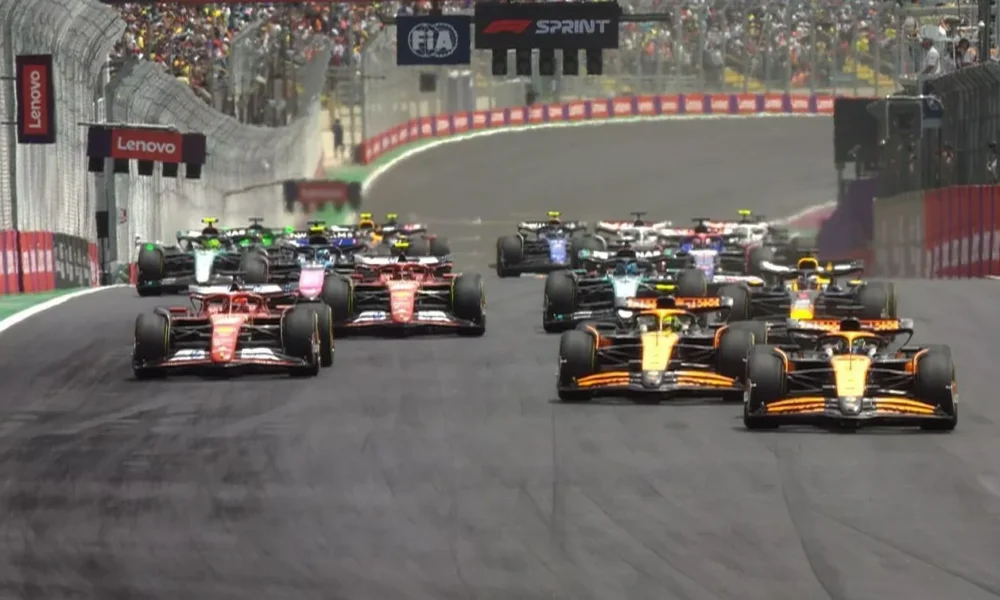 Pilotos da Fórmula 1 reunidos no Autódromo de Interlagos • Divulgação/F1