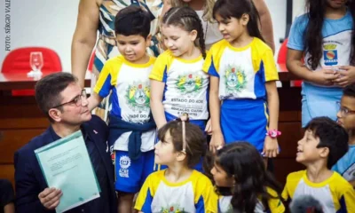 GLADSON_ALFABETIZA-996x600